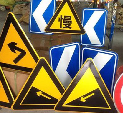 桂东标识标牌中颜色的确定是很重要的。